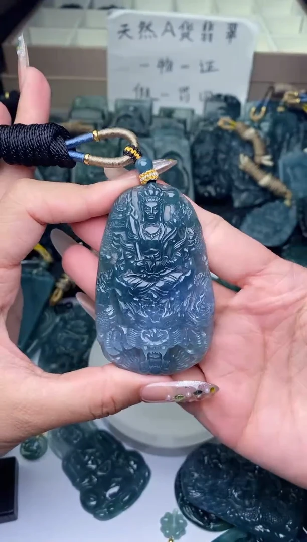 颈饰未镶嵌翡翠
