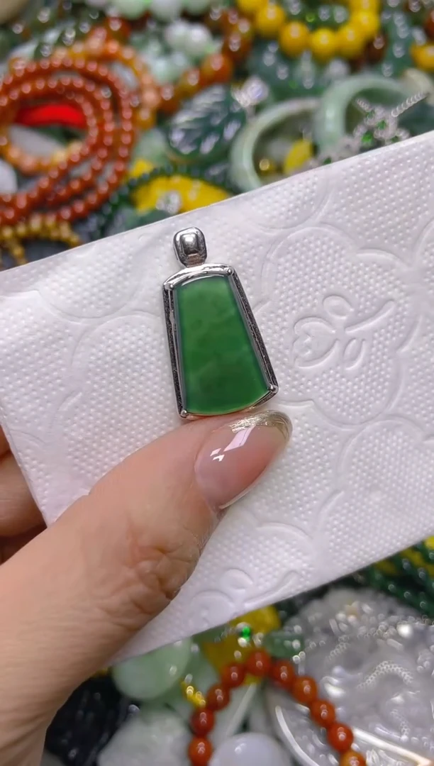 颈饰未镶嵌翡翠/U/翡翠A货，一件也是批发价