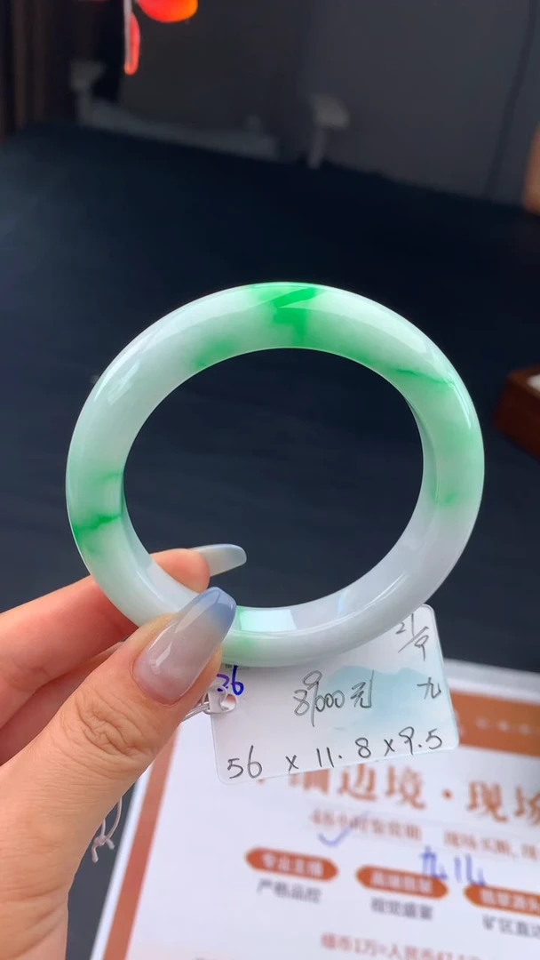未镶嵌手镯翡翠自带#送人#，联系客服核对地址~