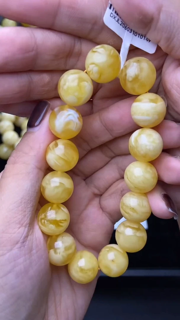 裸石琥珀未镶嵌星筠珠宝96