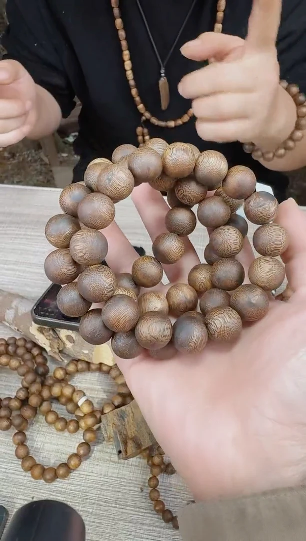 沉香碎屑沉香加乌身圆珠1.4*12多样性发1