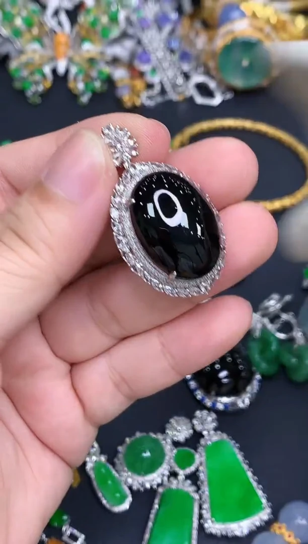 颈饰18K金镶嵌翡翠647-春日珠宝