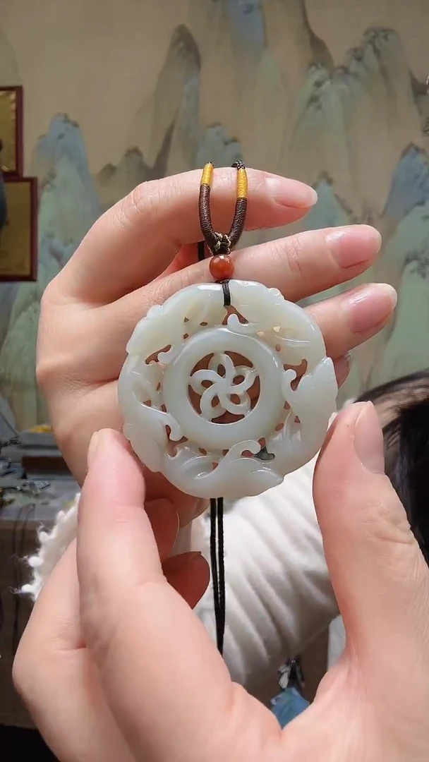 颈饰未镶嵌和田玉.