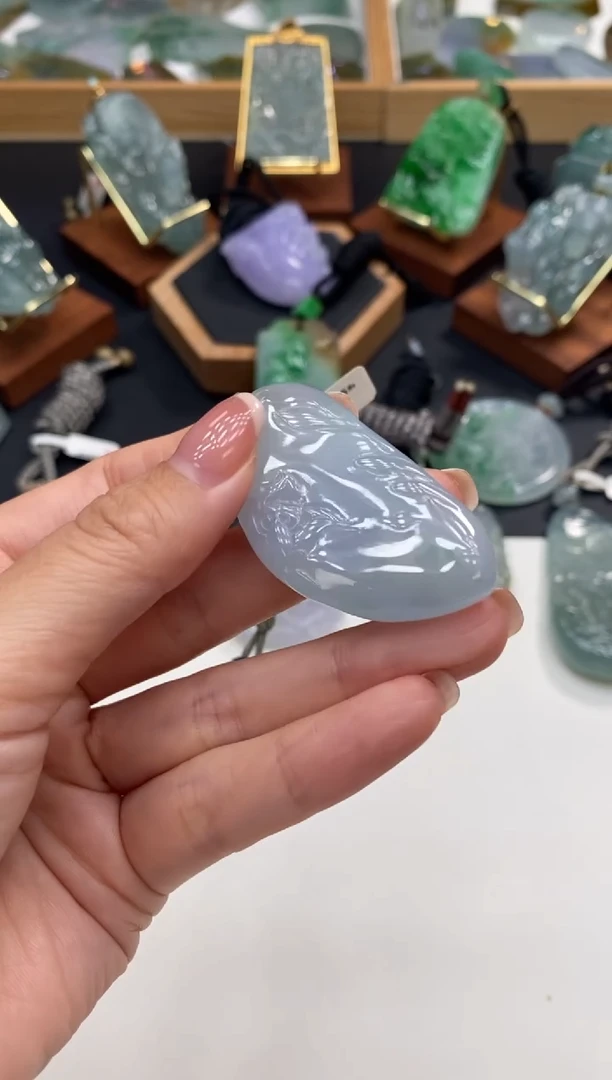 颈饰未镶嵌翡翠力争上游