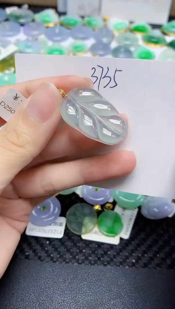 翡翠18K金镶嵌颈饰天然缅甸翡翠A货