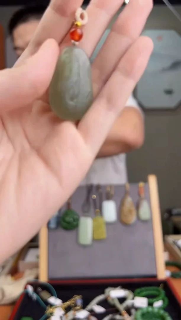 颈饰未镶嵌和田玉一物一证 拍一单发一个