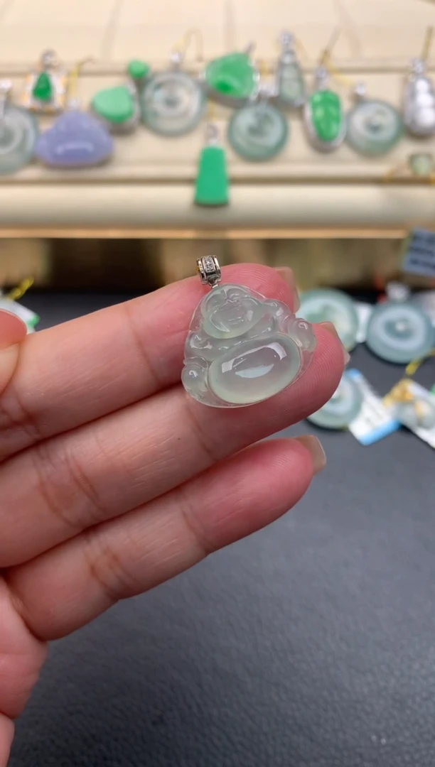 翡翠18K金镶嵌颈饰F582