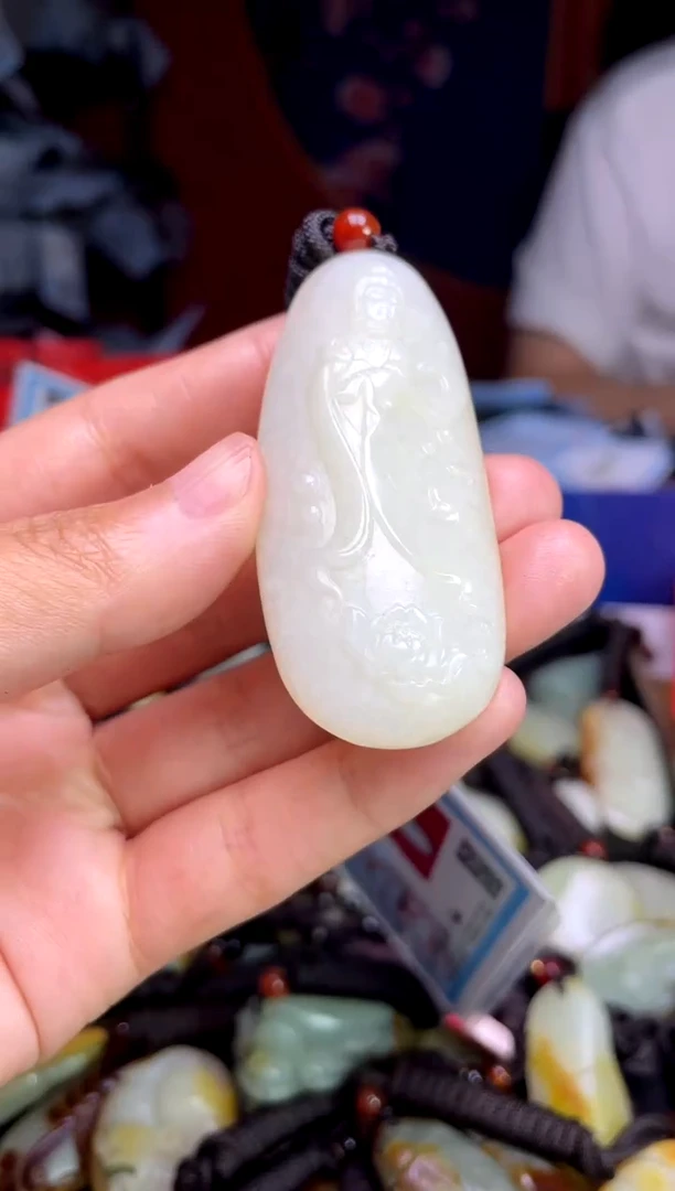 和田玉未镶嵌颈饰1