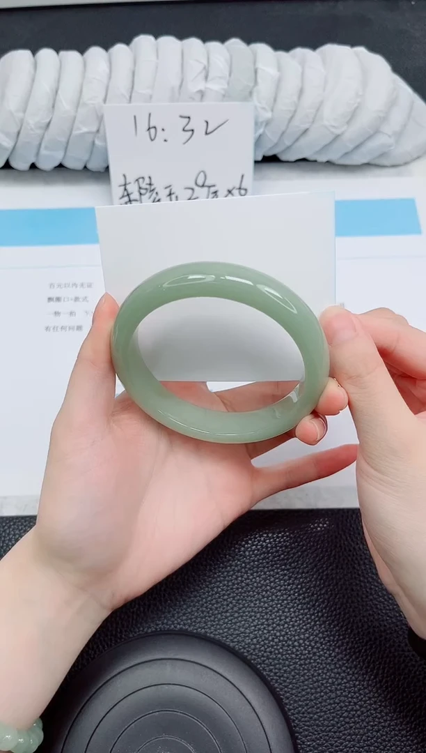 未镶嵌手镯石英质玉A19-65