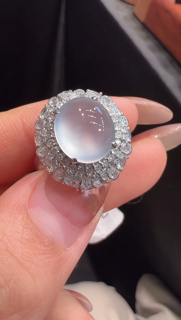 18K金镶嵌戒指翡翠戒指