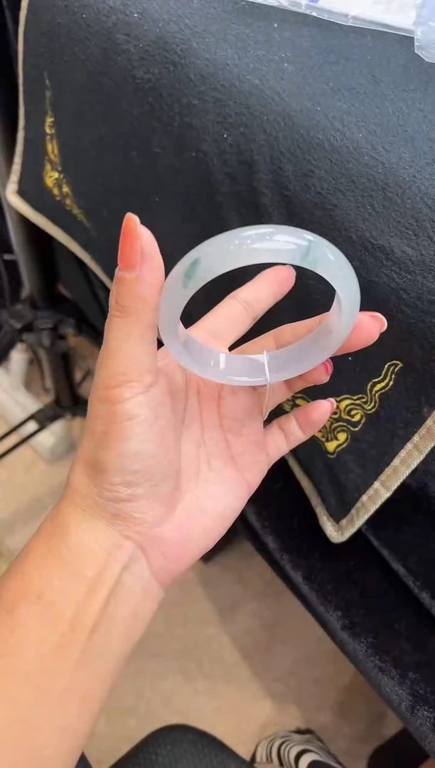 未镶嵌手镯翡翠手镯