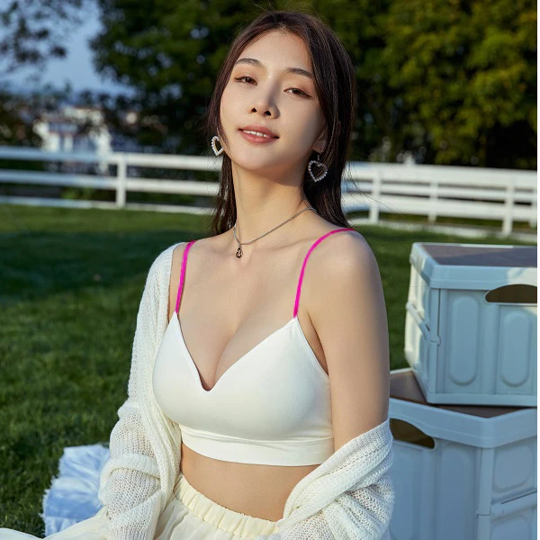 2025聚拢一体杯轻薄舒适小胸运动文胸无痕收副乳性感美背女士内衣