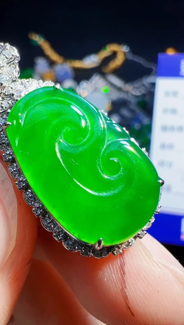 翡翠18K金镶嵌颈饰紫****i翡翠