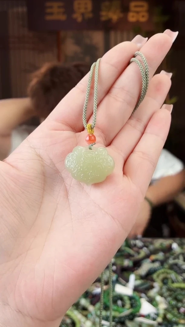 和田玉未镶嵌颈饰拍一发一