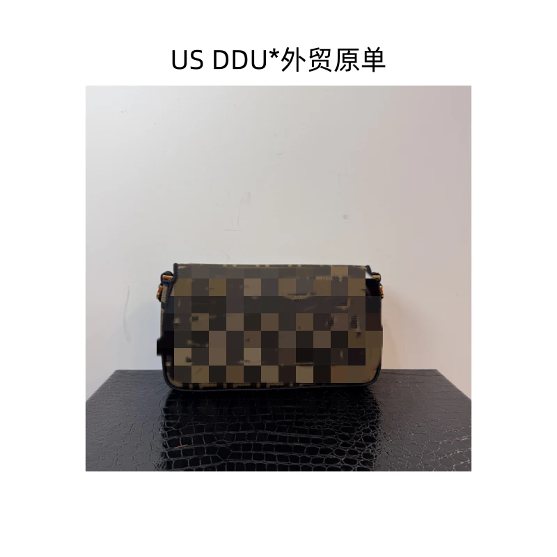 A202 老花f经典帆布法棍斜挎包 P001/P016