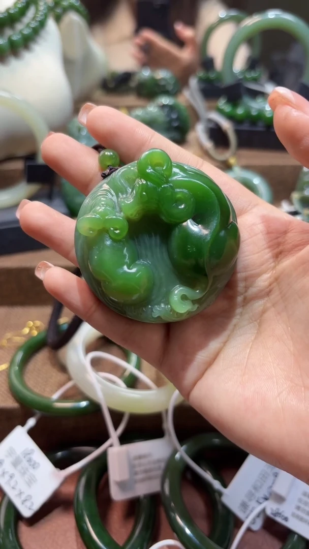 颈饰未镶嵌和田玉1