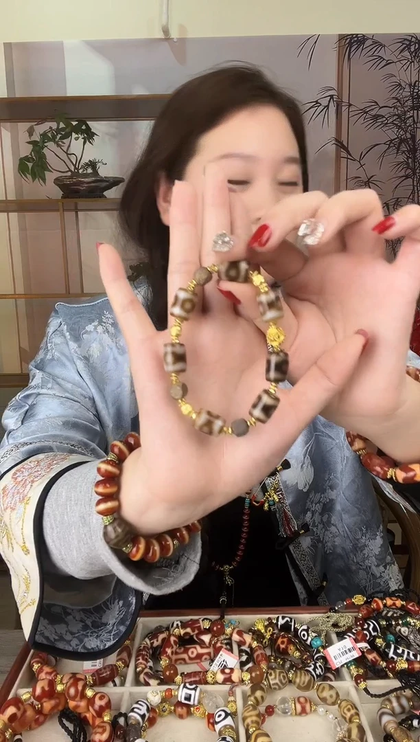 玛瑙/玉髓（覆膜）颈饰未镶嵌传世珠宝