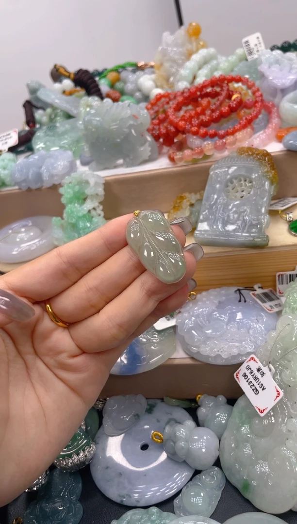 未镶嵌挂件翡翠040