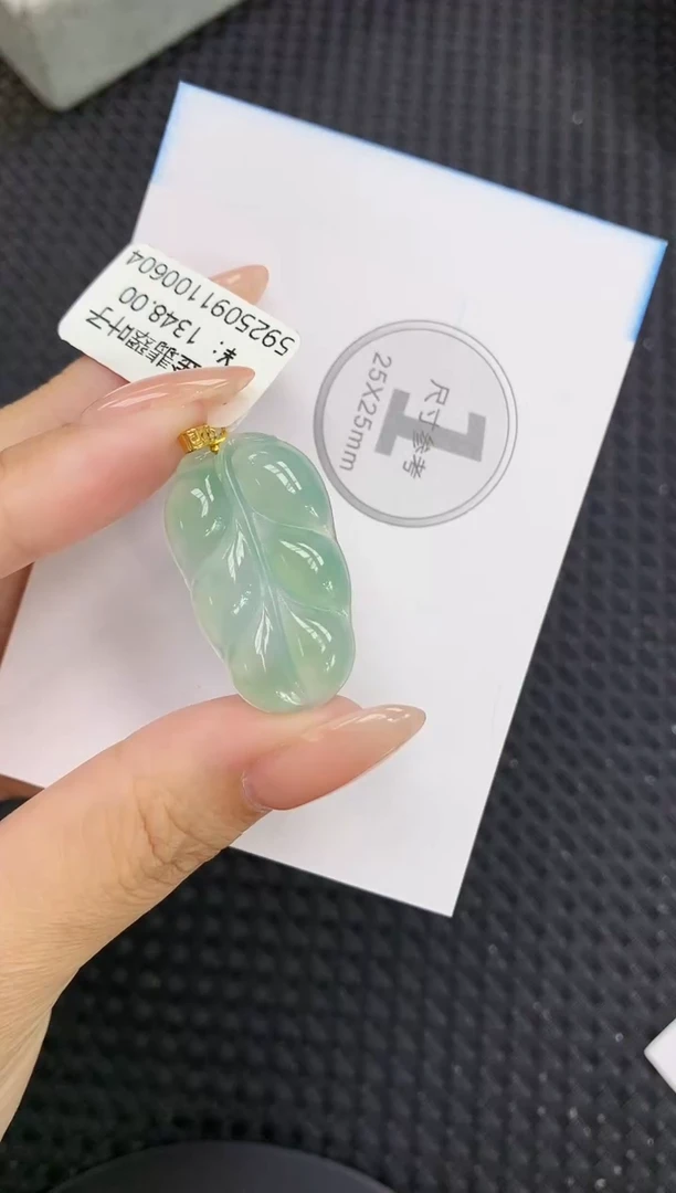 颈饰18K金镶嵌翡翠11111111111