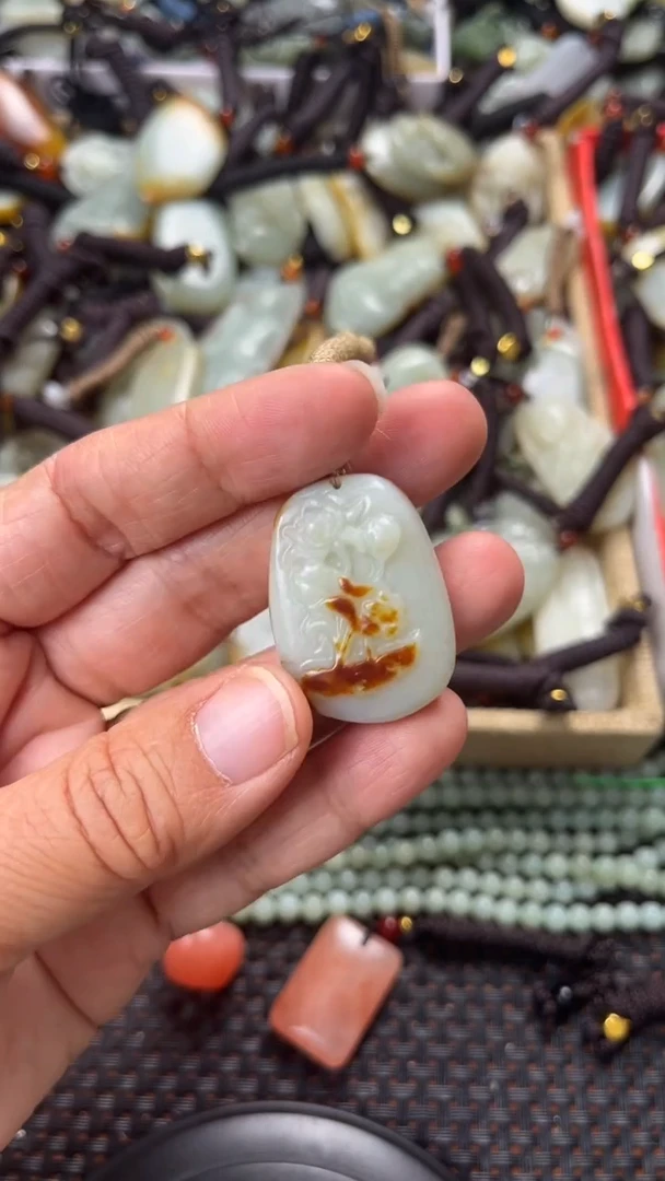 【闪购商品】和田玉颈饰未镶嵌多样性发货没有证书拍一发一有瑕