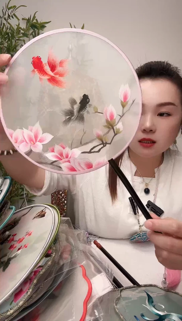 刺绣双面团扇绣花