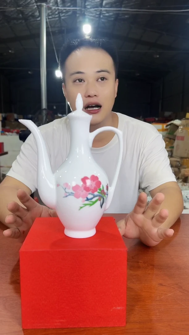 026函夏非遗釉下五彩梅花陶瓷酒壶