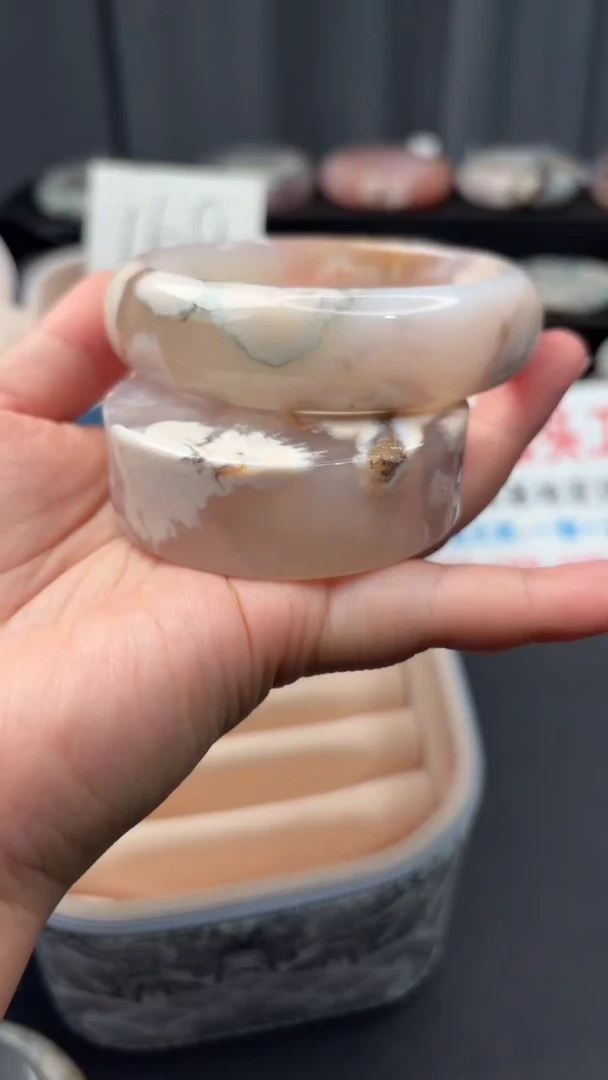 未镶嵌手镯石英质玉（63圈口）赠送镯心