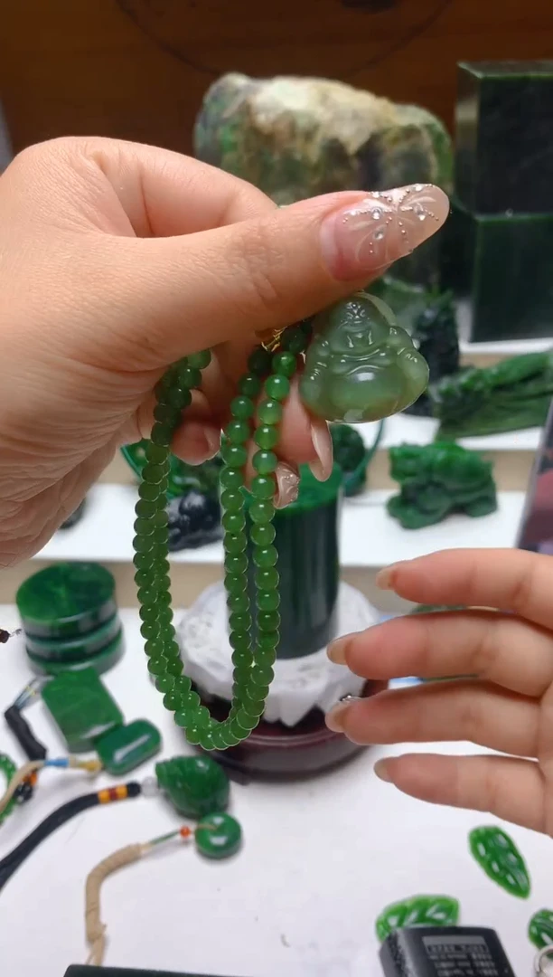 颈饰未镶嵌和田玉（碧玉）0