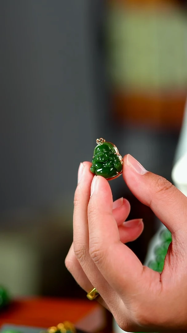 吊坠(不含链)18K金镶嵌和田玉（碧玉）菠菜绿佛公