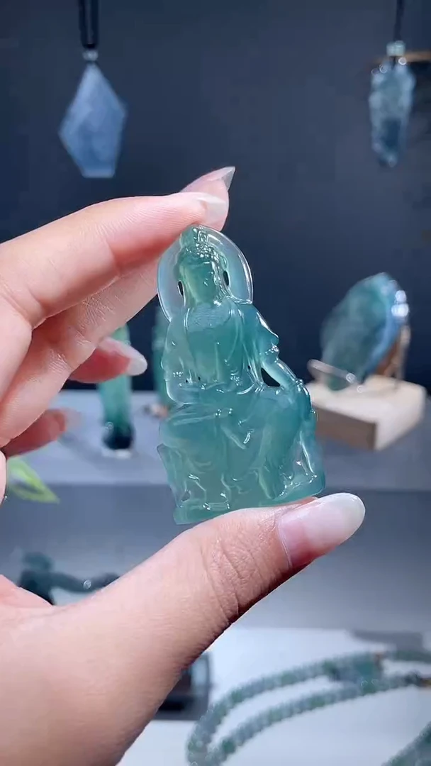 颈饰未镶嵌翡翠观音自在