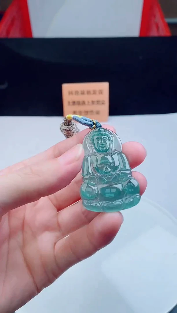 颈饰未镶嵌翡翠  `