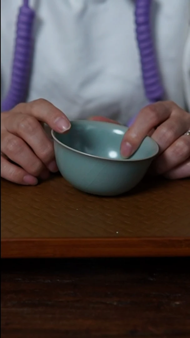 粉青釉汝瓷鸡缸杯