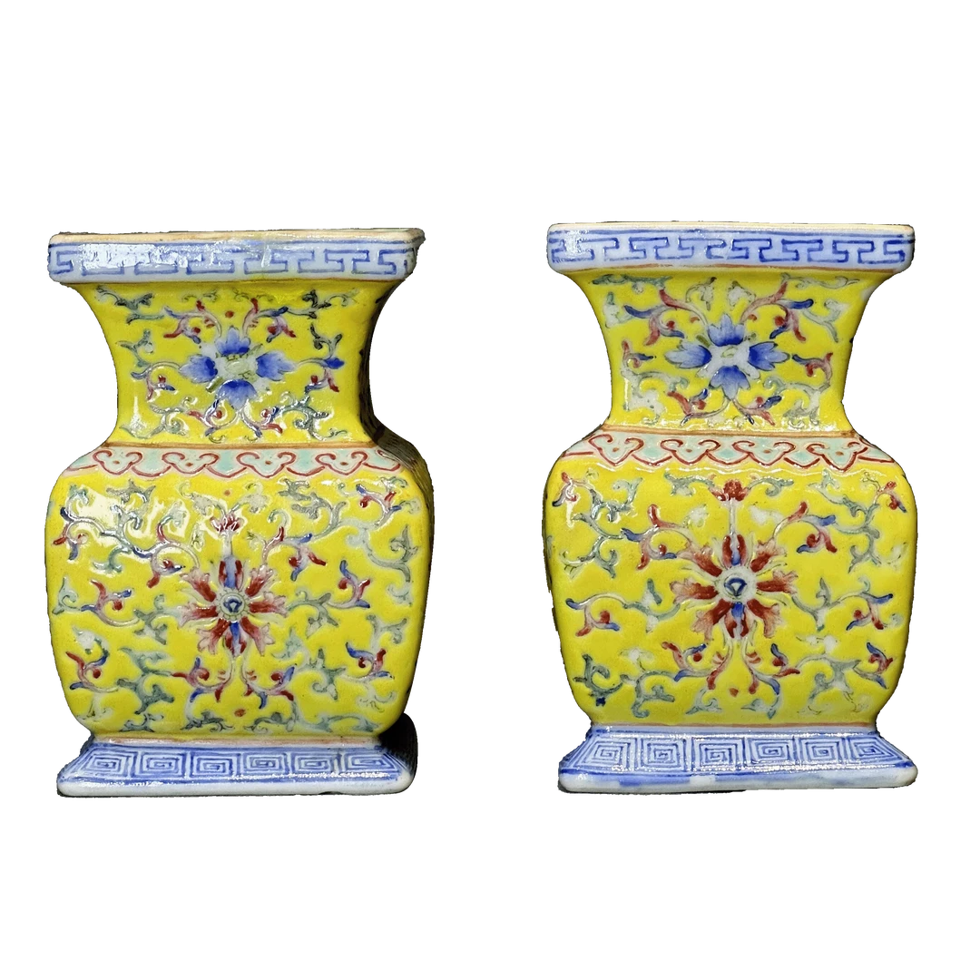 25026333y粉彩黄地宝相花四方尊一对