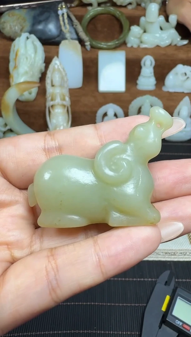 颈饰未镶嵌和田玉1