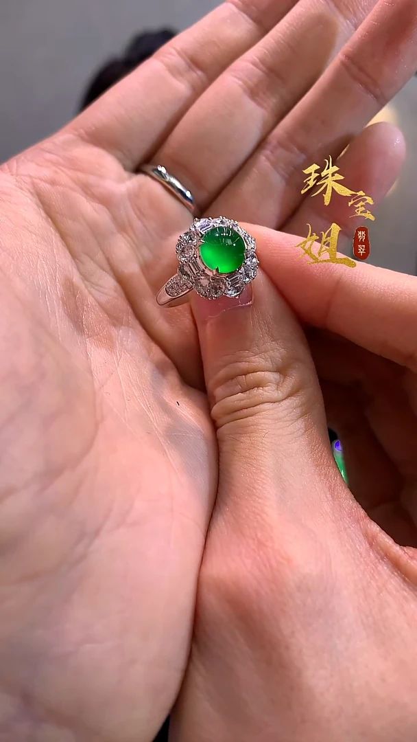 18K金镶嵌戒指翡翠戒指
