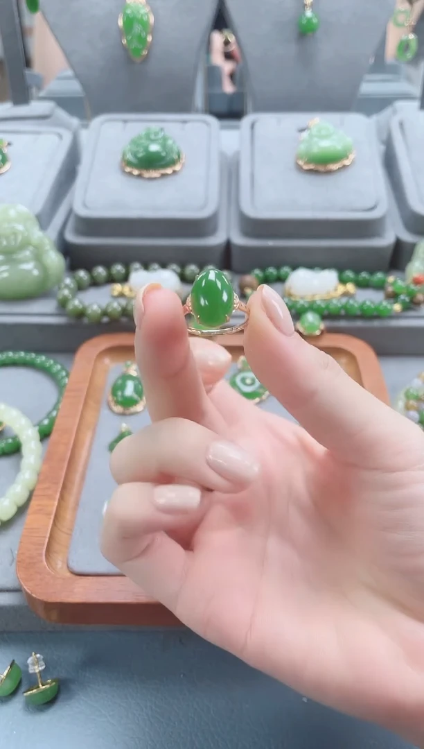 18K金镶嵌戒指和田玉 18K金镶嵌 戒指 和田玉