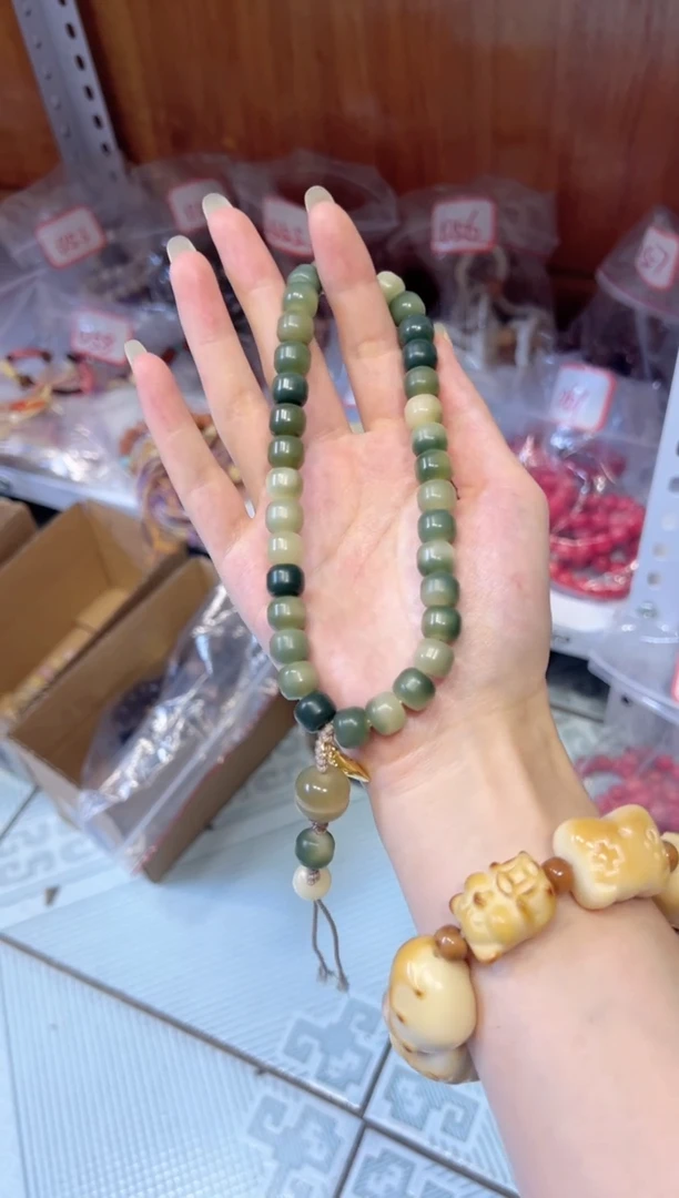 211 干磨绿色手持菩提根/象牙果手串手持（默认微瑕）