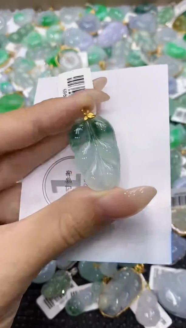 颈饰18K金镶嵌翡翠111111111111