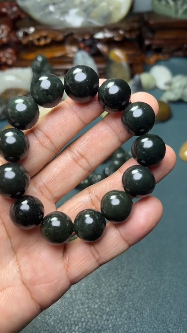 未镶嵌和田玉把件-