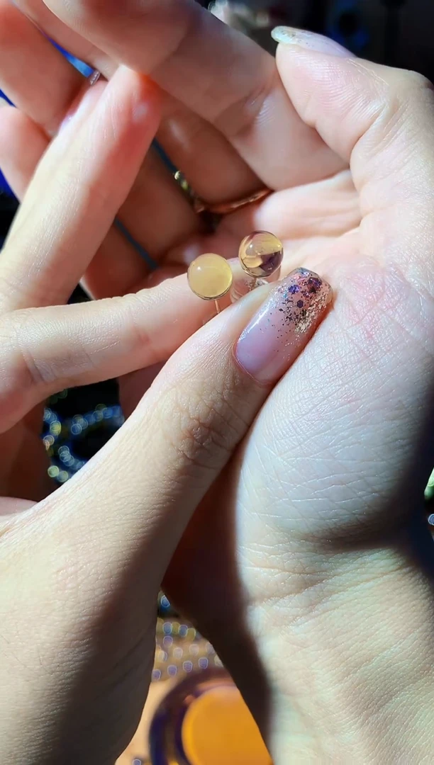 18K金镶嵌琥珀珠宝奇石6MM18K金耳钉