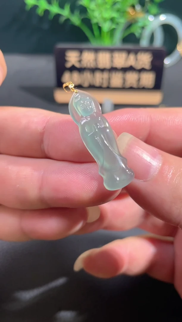 翡翠18K金镶嵌颈饰翡翠