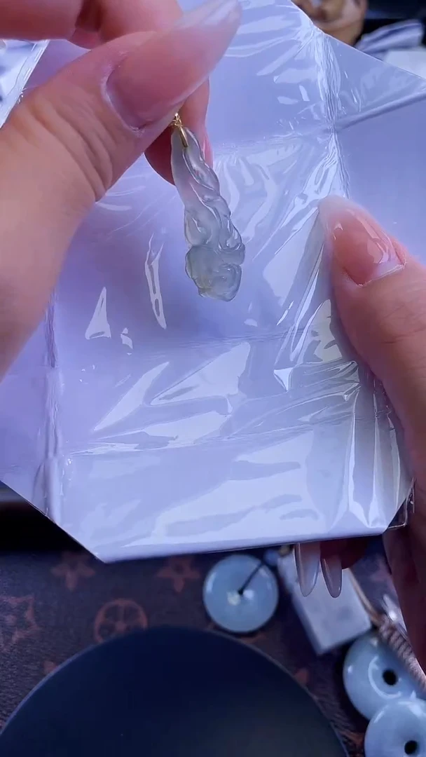 颈饰18K金镶嵌翡翠111