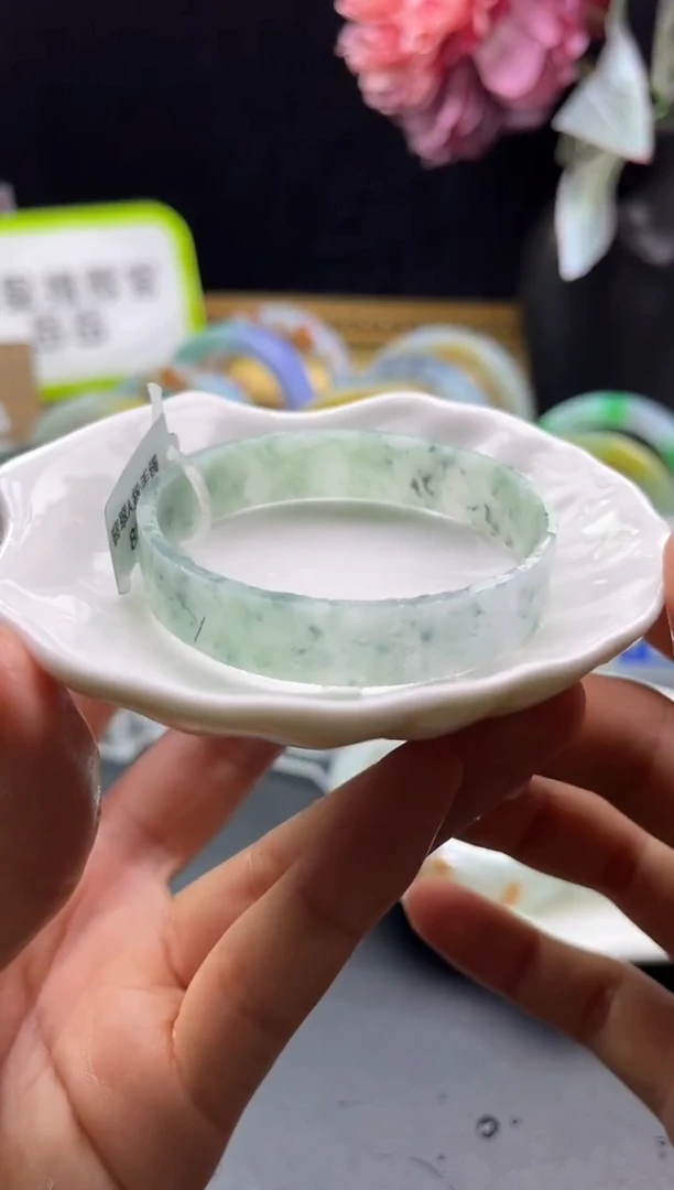 未镶嵌手镯定制翡翠52-53绿底飘绿花「定制不退不换」