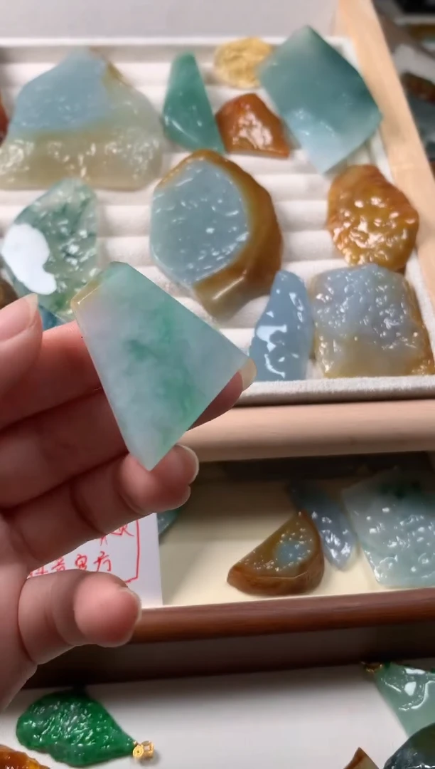 【闪购商品】翡翠颈饰未镶嵌吊坠