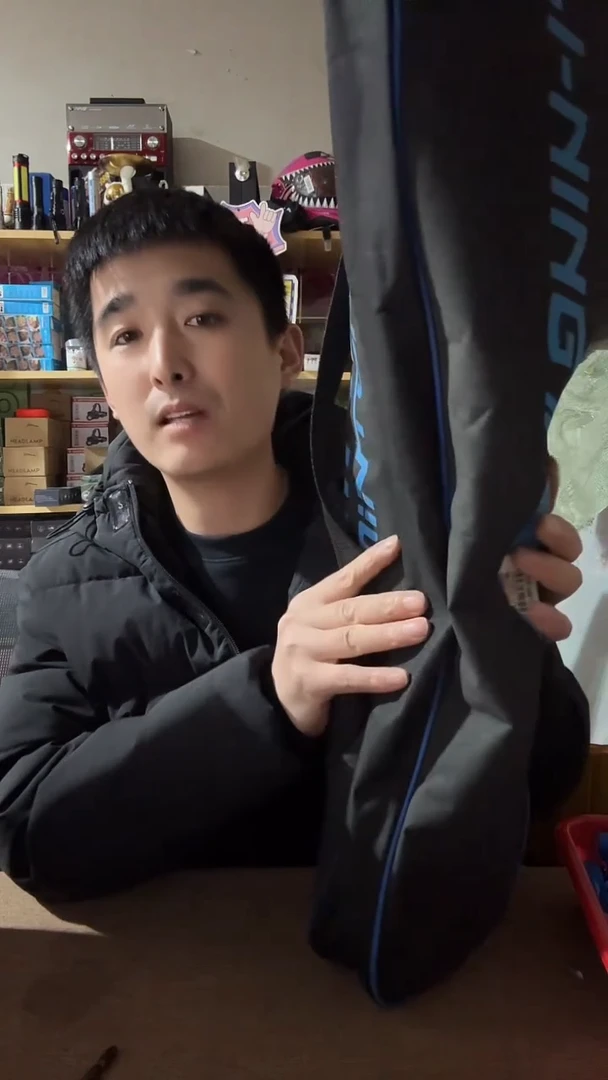 羽毛球拍.........