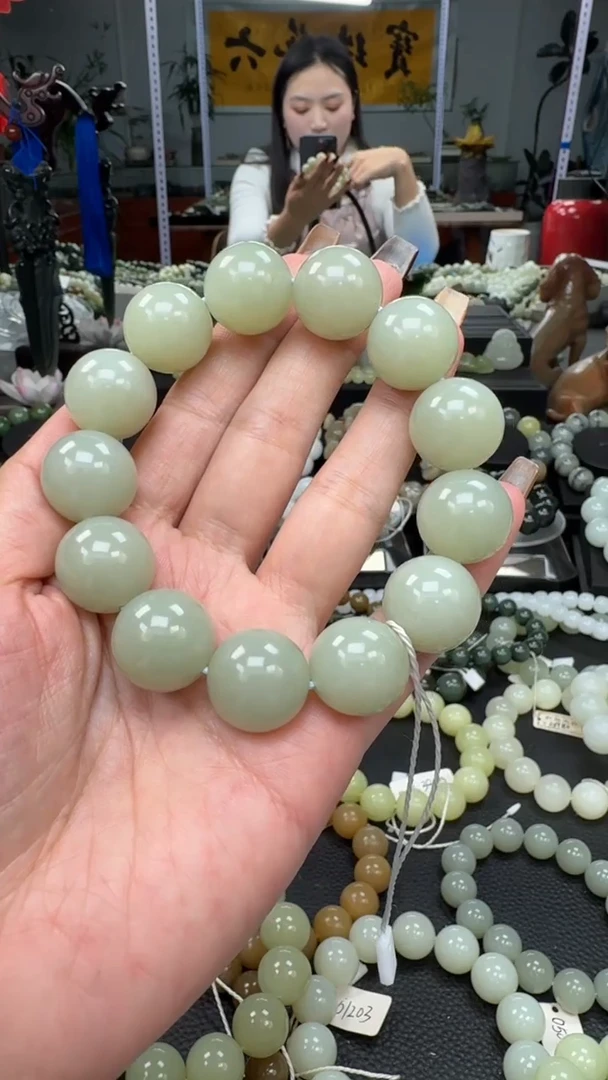 未镶嵌手串和田玉新疆且末天空蓝卡18