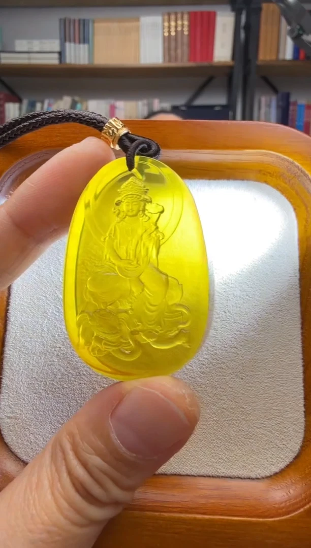 未镶嵌颈饰琥珀普贤菩萨