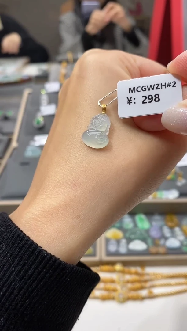 颈饰18K金镶嵌翡翠宝宝佛