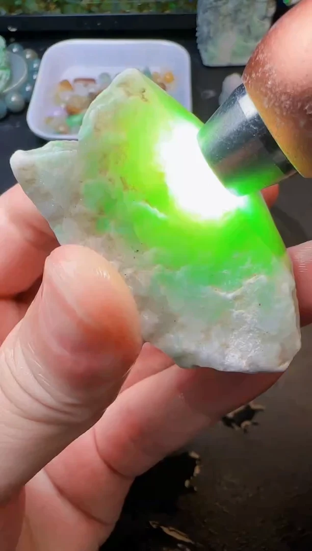 翡翠未镶嵌颈饰天然缅甸A货翡翠38