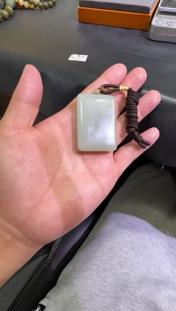 和田玉未镶嵌吊坠(赠链)近矿青白玉无事牌挂件（产地直发）